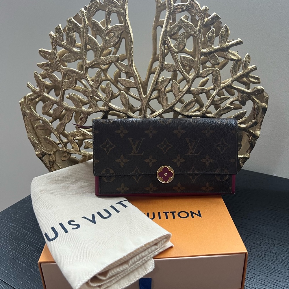 Louis Vuitton Monogram Wallet !